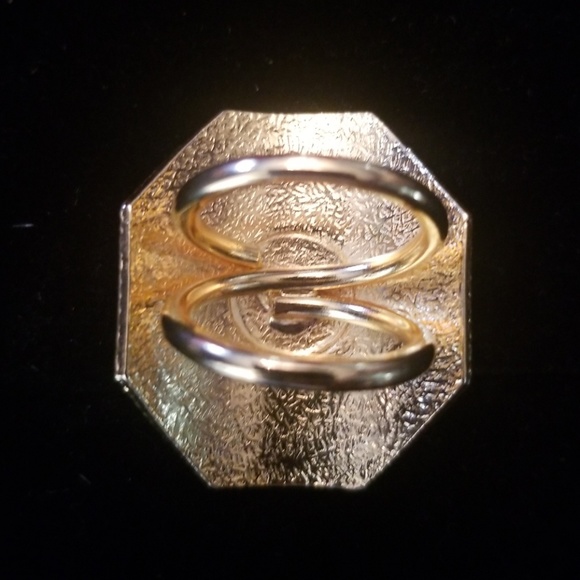 Ring - Picture 2 of 3